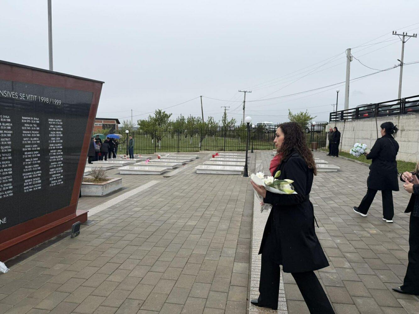 Osmani bën homazhe te varrezat e dëshmorëve në Vërboc