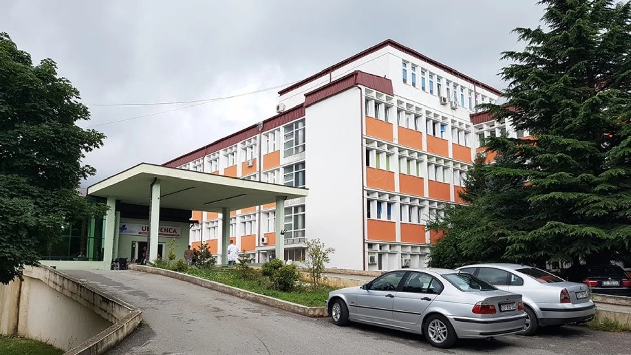 Spitali i Përgjithshëm i Pejës vendos rregulla të reja për vizitat  nga 12 maji ndryshon orari dhe hyrja për vizitorët