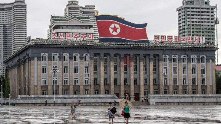 Koreja e Veriut heq nga kushtetuta synimin për ribashkim me Jugun