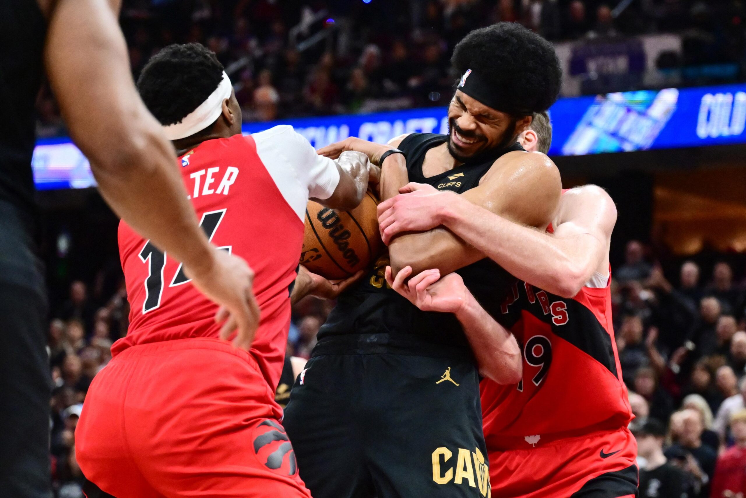 Cleveland Cavaliers mposhtin Toronto Raptors 114 102 dhe sigurojnë gjysmëfinalet e konferencës lindore