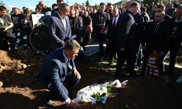 Varroset Rifat Stojkaj  zyrtari i AAK së që humbi tragjikisht jetën në aksident