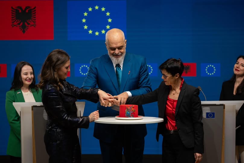 Rama  Shqipëria më afër se kurrë familjes evropiane