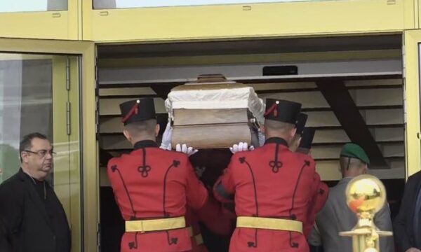 Nisin homazhet në nder të ish kreut të Kuvendit të Shqipërisë  Servet Pëllumbi