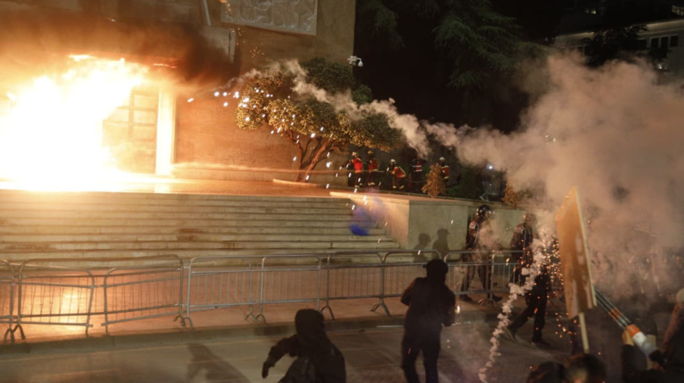 Protesta e dhunshme e PD më 17 prill  Apeli liron 5 protestuesit që hodhën molotov