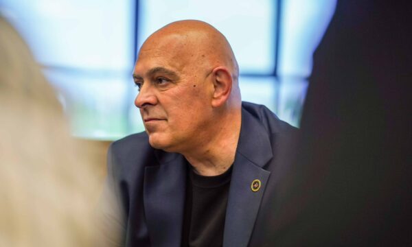 Ardian Gjini e nis javën në Vushtrri  zhvillon takime me biznese dhe të rinjtë