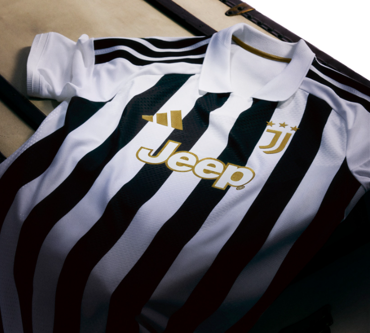 Juventus zbulon fanellën e re për sezonin 2026 27  rikthehet eleganca klasike