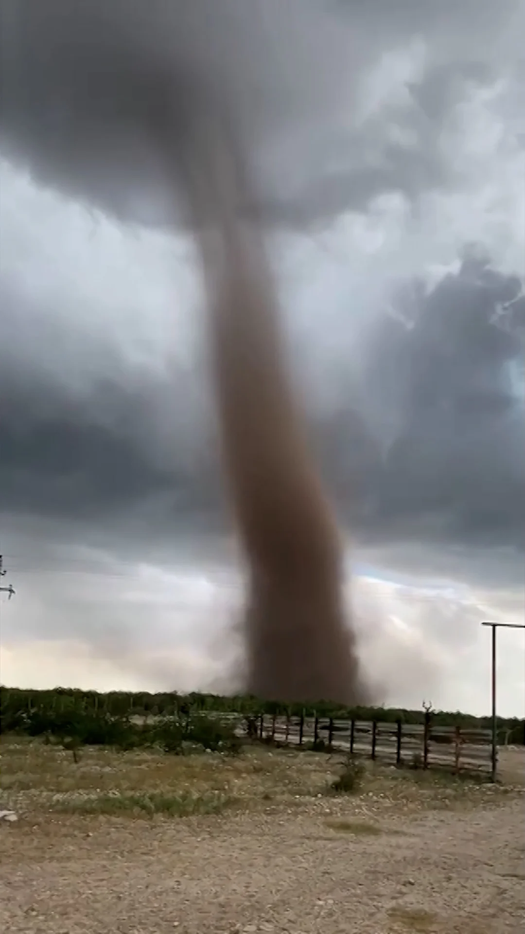 Tornado e fuqishme godet Meksikën  shkakton dëme të mëdha