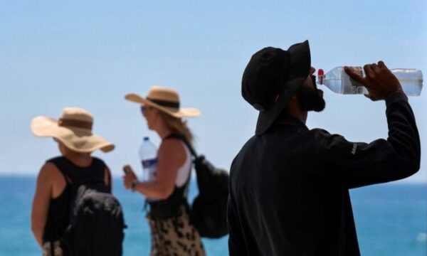 Evropa  digjet  nga vala rekord e të nxehtit   Temperaturat arrijnë 40°C  viktima në Francë e Britani