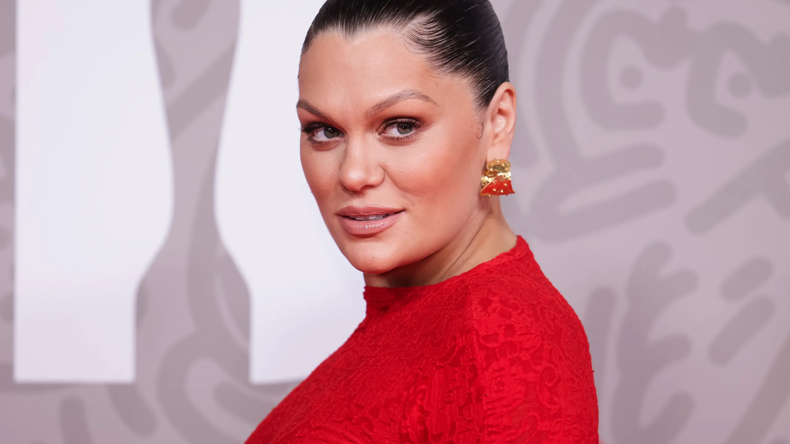 jessie-j-jep-lajmin-e-madh-fiton-betejen-me-kancerin-e-gjirit