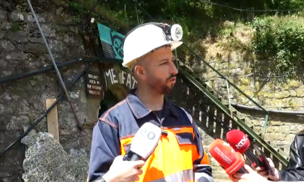 Anëtari i ekipit të shpëtimit  Minatorët e ngujuar janë mirë  njëri pati pak shqetësime  po presim urdhrin nëse duhet të intervenojmë