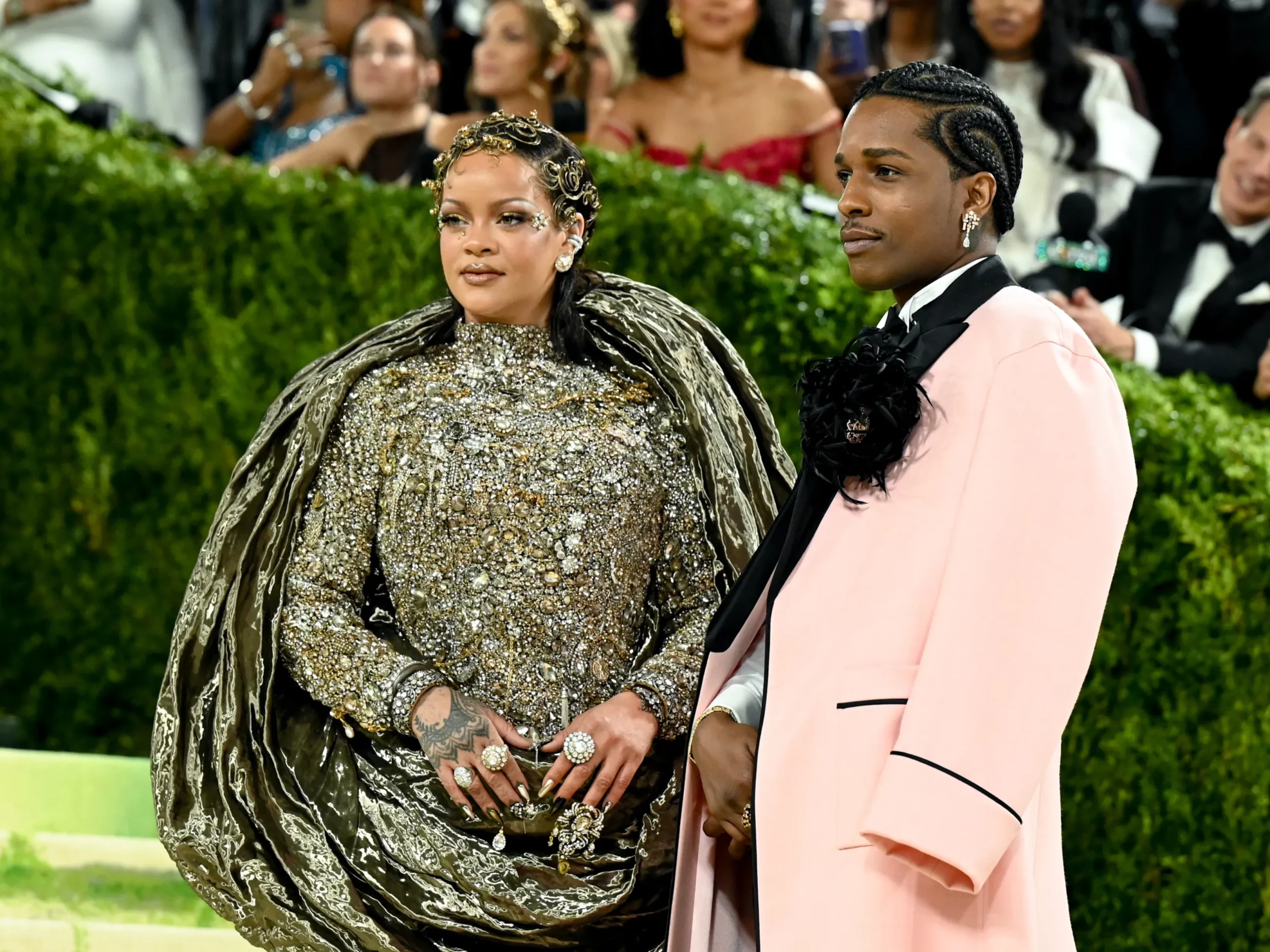 Rihanna publikon video me A$AP Rocky pas thashethemeve për tension në MET Gala