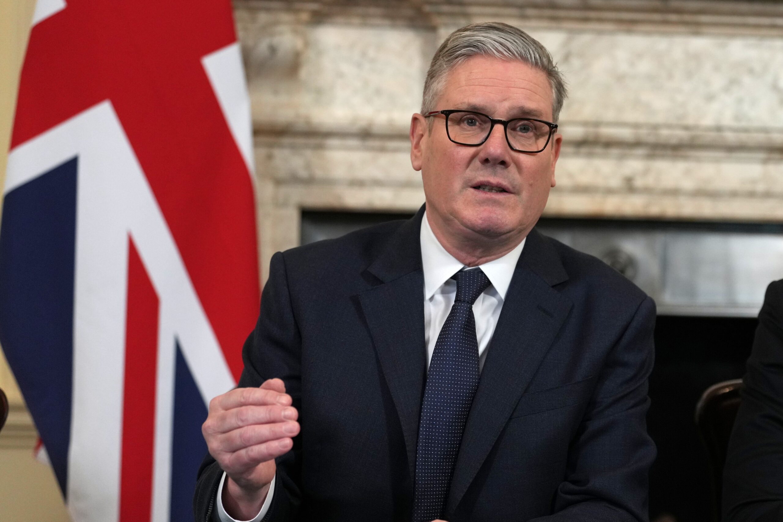 Pavarësisht thirrjeve për dorëheqje  Keir Starmer nuk tërhiqet  Duhet të vazhdojmë qeverisjen
