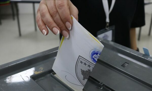 Mbi 21 mijë kërkesa për regjistrim të votuesve jashtë Kosovës për dy ditë  1 mijë e 37 janë refuzuar