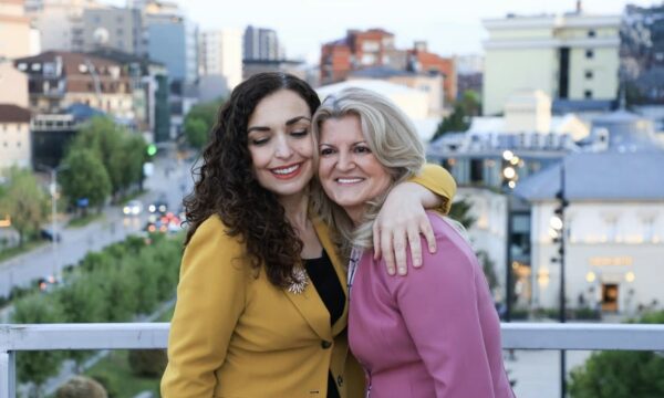 Aktivistja Arjeta Musliu i hyn politikës  i bashkohet ekipit të Vjosa Osmanit