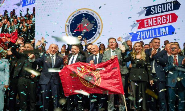 Numërimi i votave  këta janë 10 më të votuarit për momentin në AAK