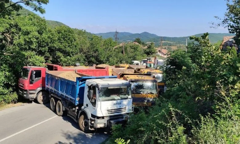 5-nga-6-te-akuzuarit-per-barrikadat-ishin-te-punesuar-ne-strukturat-qe-udhehiqeshin-nga-kreret-e-ls-se