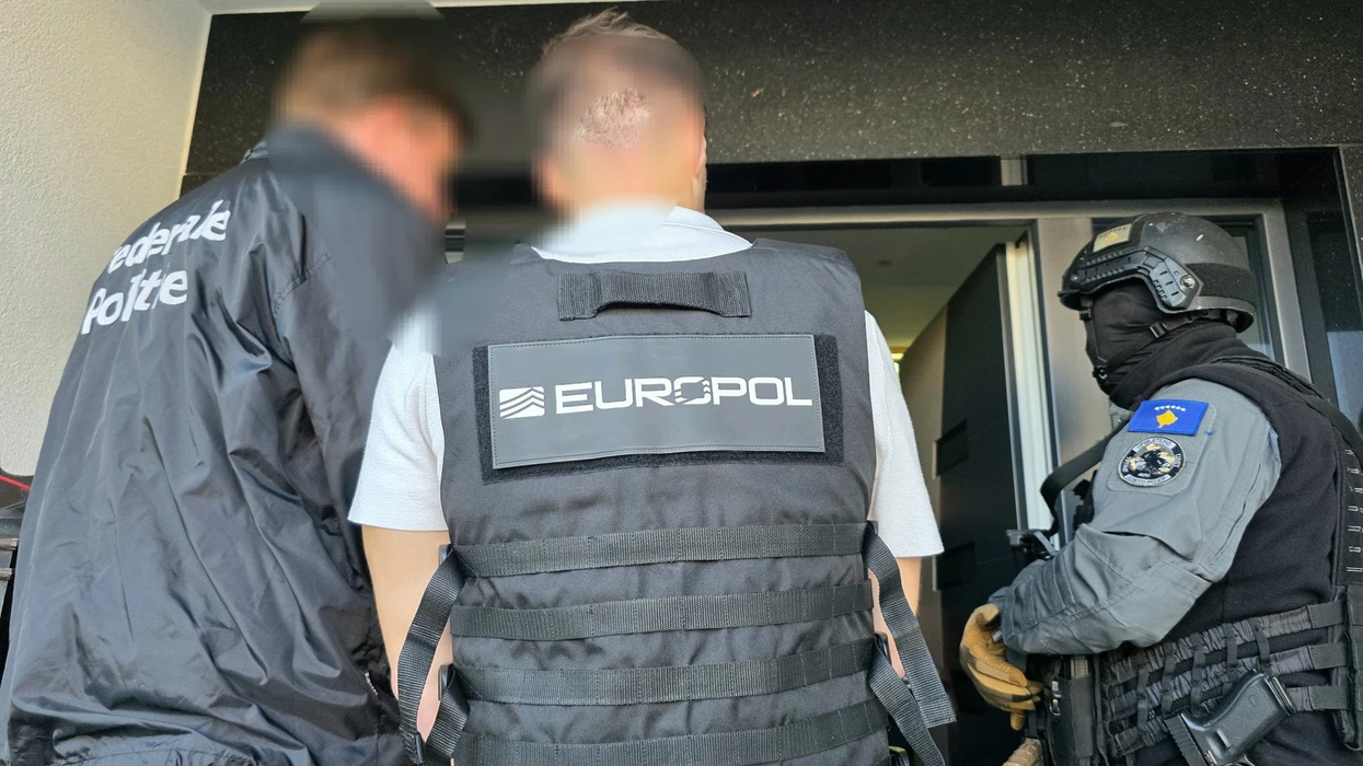Operacion i përbashkët ndërkombëtar në pesë qytete  arrestohen 5 të dyshuar