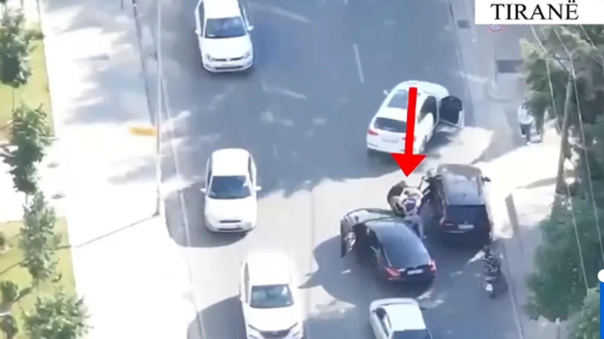 Pamje nga arrestimi i katër të dyshuarve në Tiranë   Shitën armë zjarri  lëndë plasëse dhe municion luftarak