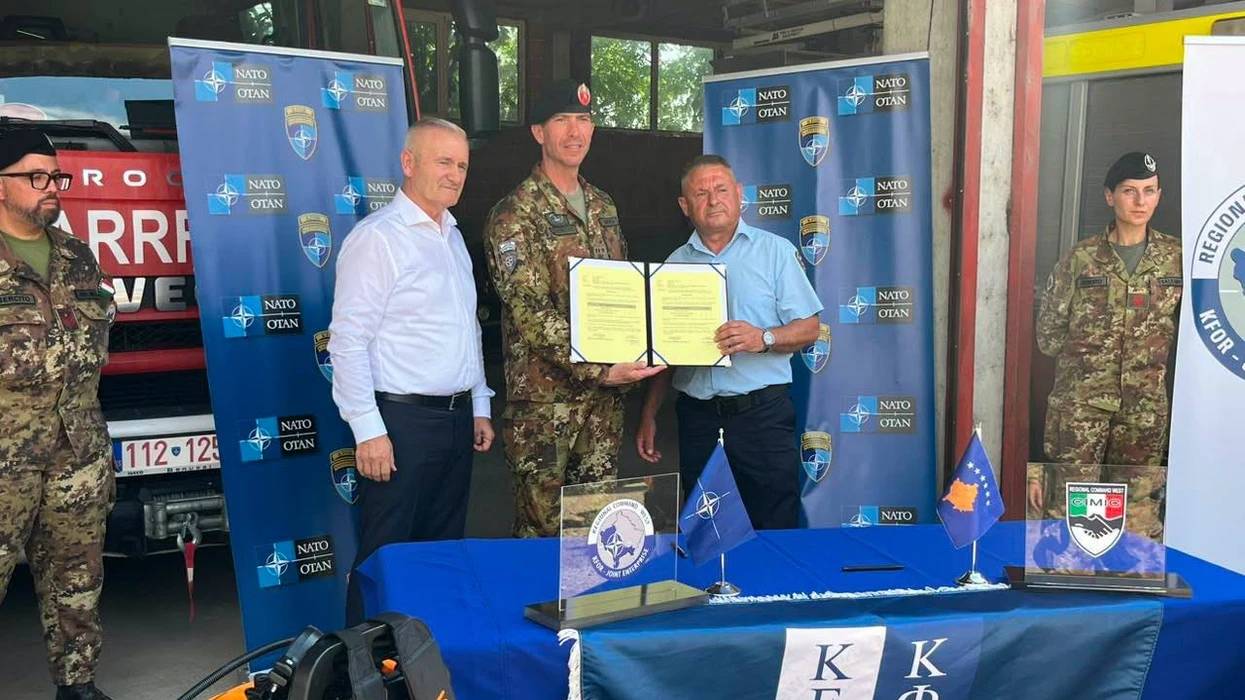 KFOR i dhuron pajisje zjarrfikësve të Klinës