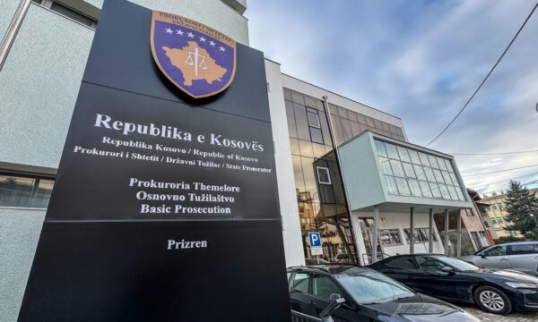 Vrasja e imamit në Dragash  Prokuroria e Prizrenit jep detaje  Janë arrestuar i dyshuari dhe babi i tij