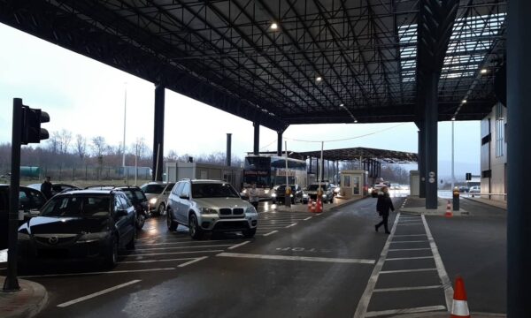 Qeveria në detyrë ndan 3 milionë euro për t ia mbuluar sigurimin kufitar mërgatës