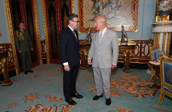 Burnham  zyrtarisht kryeministër i ri i Britanisë së Madhe