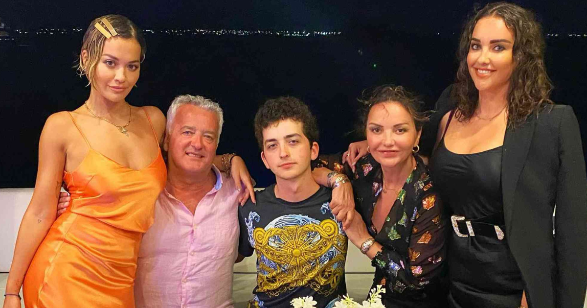 Rita Ora zbulon ritualet familjare shqiptare dhe varësen që e mban gjithmonë me vete