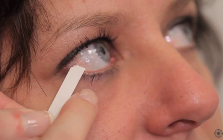 nje-test-i-thjeshte-me-lotet-mund-te-zbuloje-me-heret-semundjen-e-parkinsonit