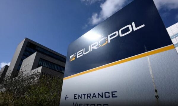 Europol shkatërron rrjetin e trafikimit të emigrantëve në Ballkan  shtatë arrestime gjatë operacionit ndërkombëtar