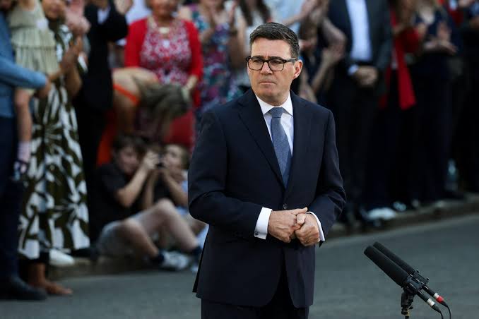 Premtimi i parë i Burnham si kryeministër  Do t i japim fund fjetjes në rrugë të të pastrehëve në Angli