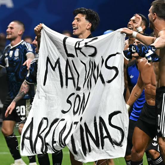 FIFA shqyrton masa disiplinore ndaj Argjentinës pas pankartës politike për Ishujt Falkland