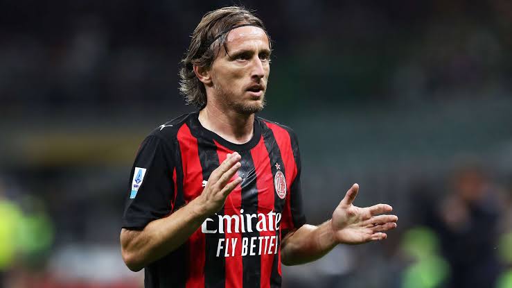 Luka Modric pranë rinovimit me Milanin  pritet të vazhdojë edhe një sezon