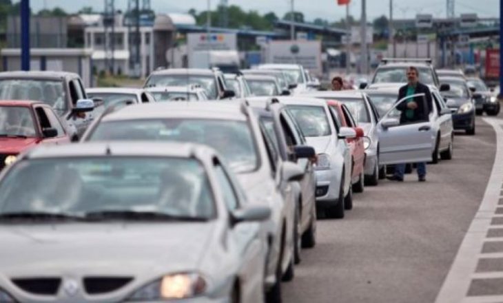 Kolona të gjata në kufi  pritjet mbi 8 orë për të hyrë mërgimtarët në Kosovë
