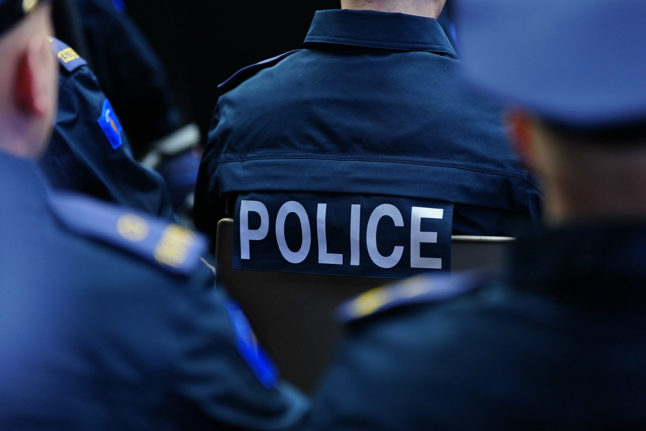 Bërnjak  Policia kontrollon një veturë me targa të Serbisë  gjen sprej dhe një thikë