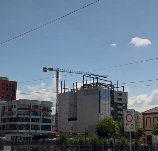 AVONET kërkon ndërhyrje urgjente të institucioneve për mbindërtimin e paligjshëm në Ferizaj