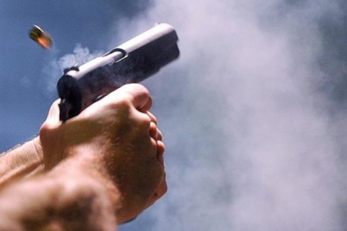 Gjuajti me armë zjarri në aheng familjar në Viti  i sekuestrohet arma dhe fishekët