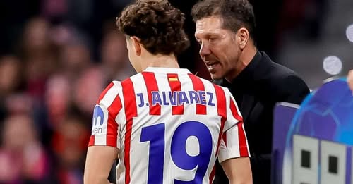 Diego Simeone i mbyll derën Barcelonës për Julian Alvarezin   Do të qëndrojë te Atletico 