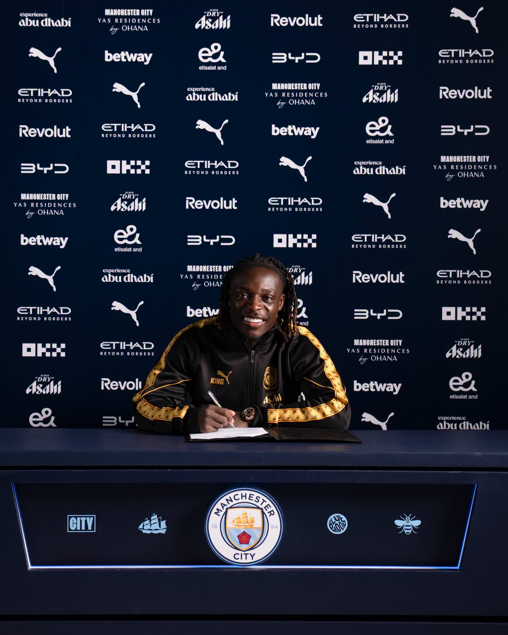 Jeremy Doku rinovon me Manchester Cityn  kontrata e re deri në vitin 2031