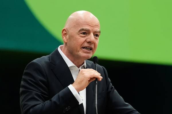 UEFA shqyrton hetim ndaj Infantinos  në fokus një pagesë gjashtëshifrore gjatë kohës së tij në drejtim