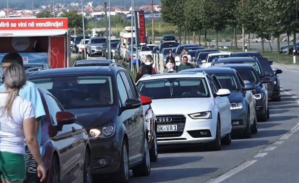 Pritje në dalje të Kosovës  deri në 1 orë në Dheun e Bardhë dhe 30 minuta në Merdare