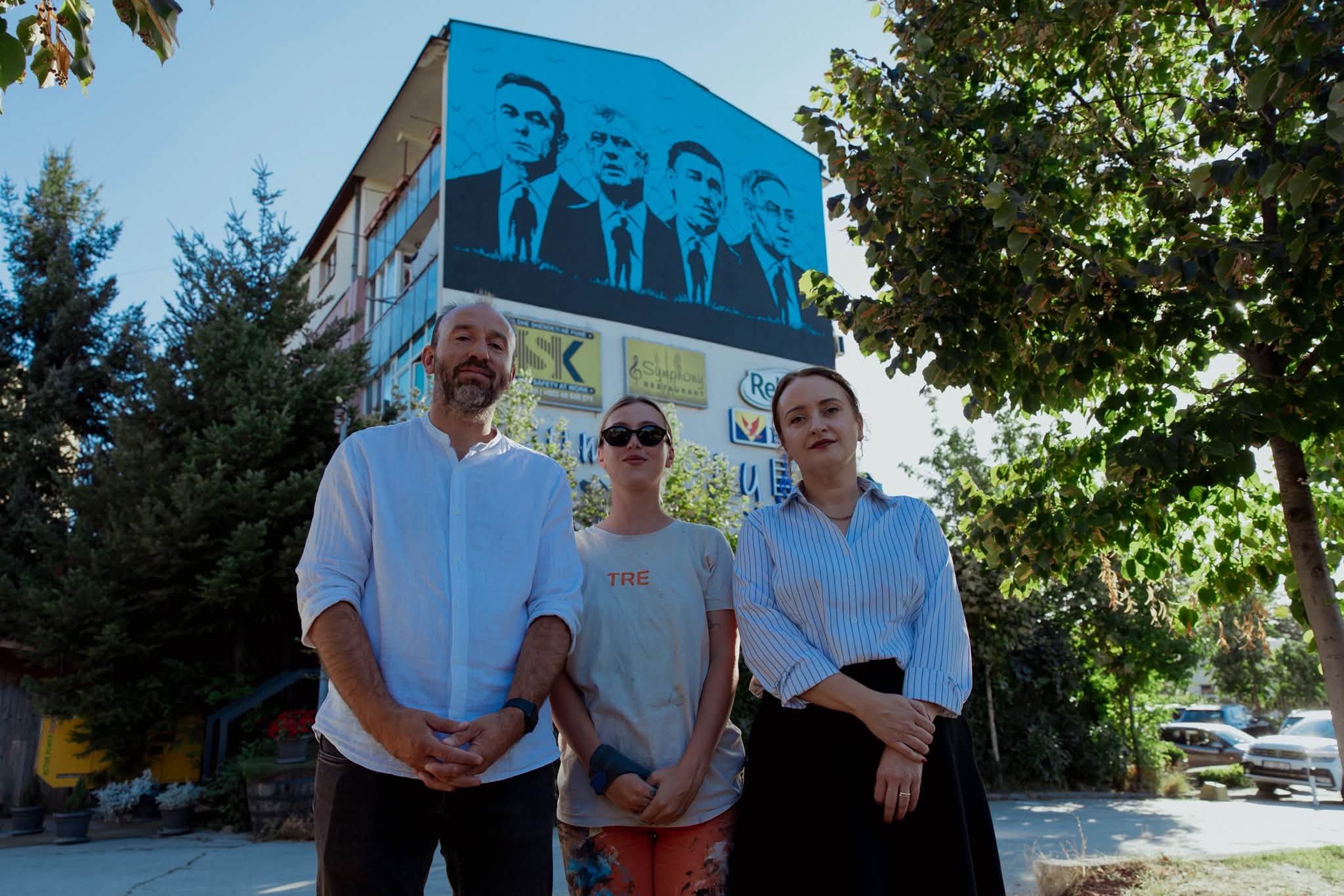 Zbulohet murali i krerëve të UÇK së  Prishtina pret kthimin e çlirimtarëve