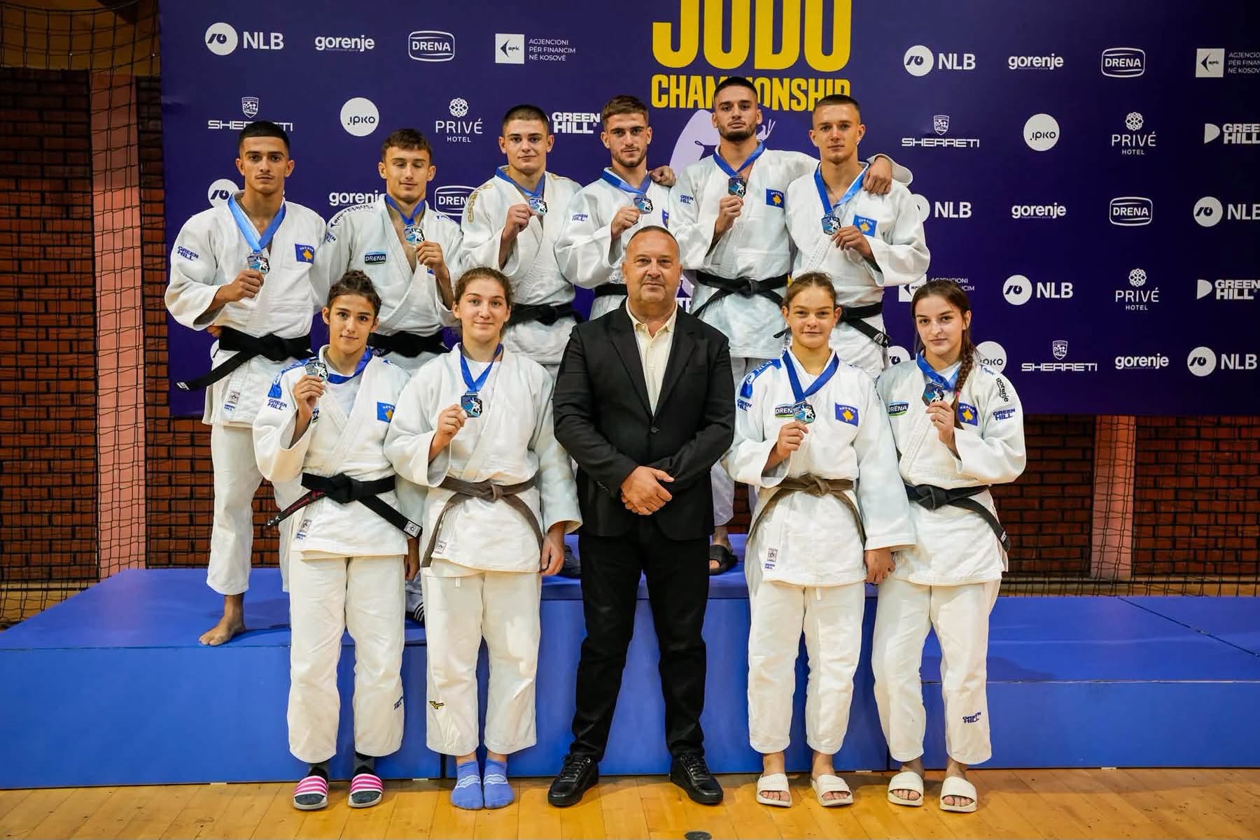 Kuka mes suksesit të gjeneratës së re dhe shqetësimeve për federatën