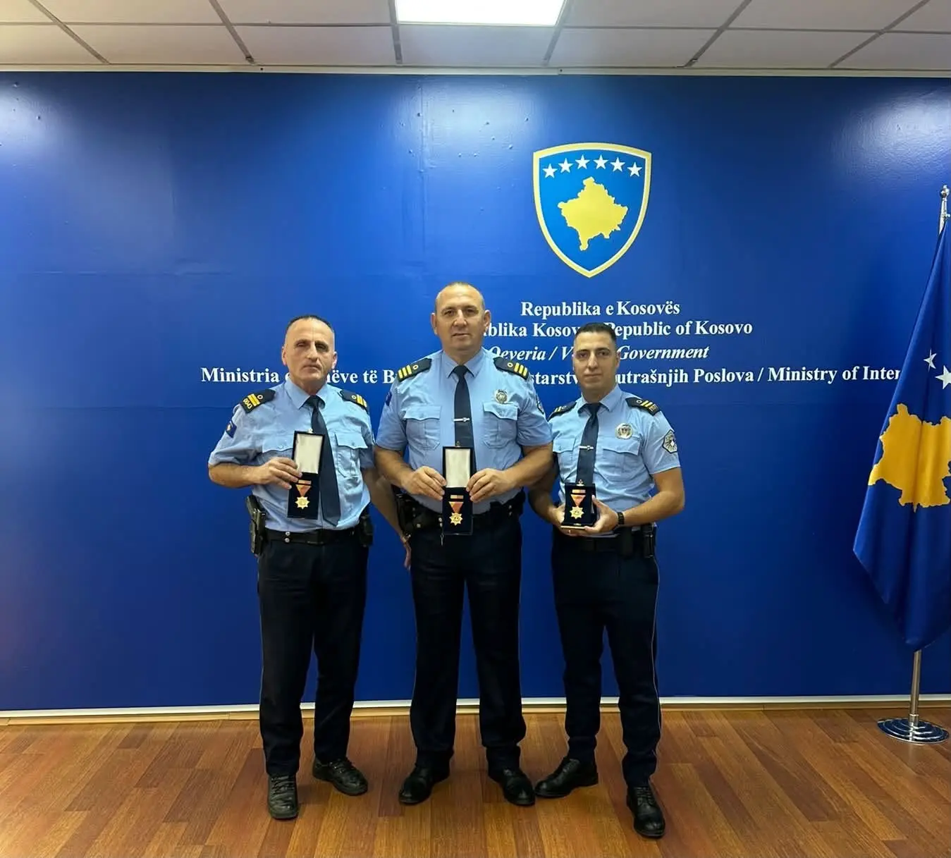 heroizem-ne-uniforme-tre-police-te-podujeves-nderohen-me-medalje-per-shpetimin-e-jetes