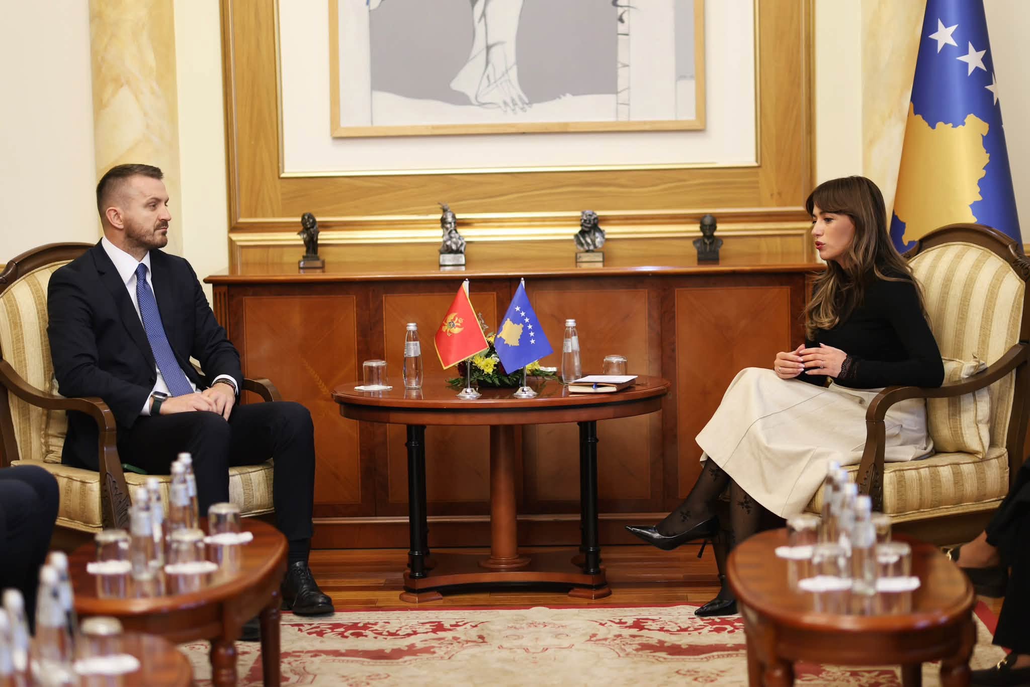 Haxhiu priti në takim ministrin malazez Dukaj  diskutuan për bashkëpunimin dhe integrimin evropian