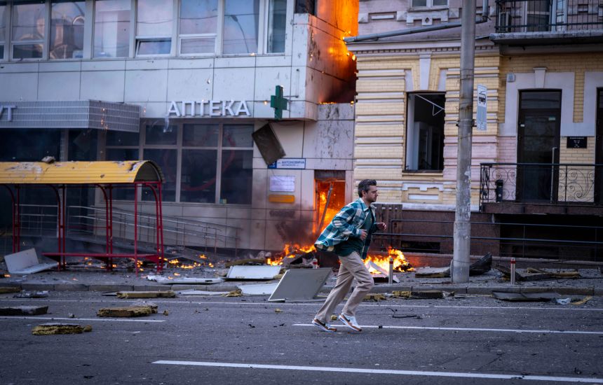 Shtatë të vrarë nga sulmet ruse në Ukrainë  Moska pretendon se ka interceptuar qindra dronë