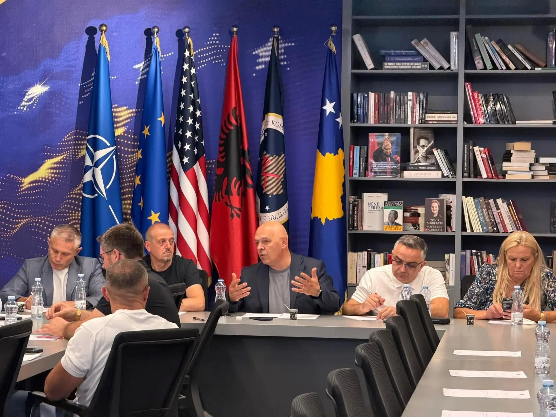 Aleanca i bashkohet thirrjes për dorëheqjen e Gërvallës dhe Sveçlës
