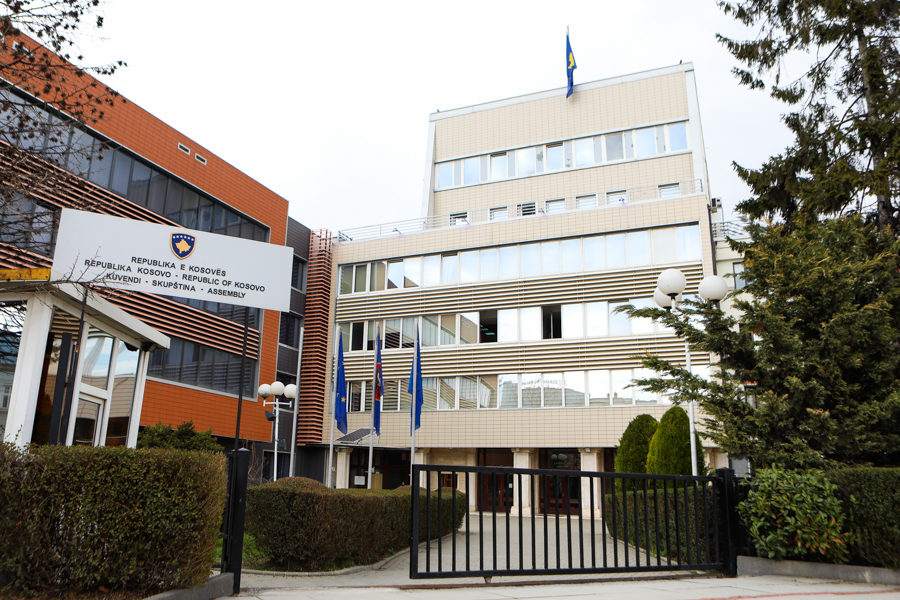 Mblidhen sot tri komisione parlamentare