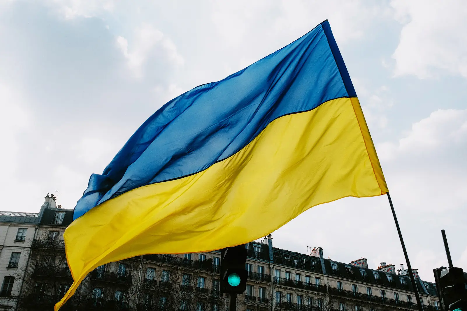 Ambasada e Ukrainës  Rusia duhet të ndëshkohet për krimet  përfshirë vrasjen e civilëve