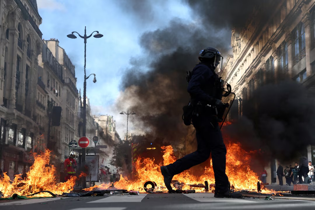 Franca mobilizon 70 mijë policë për protestat e reja