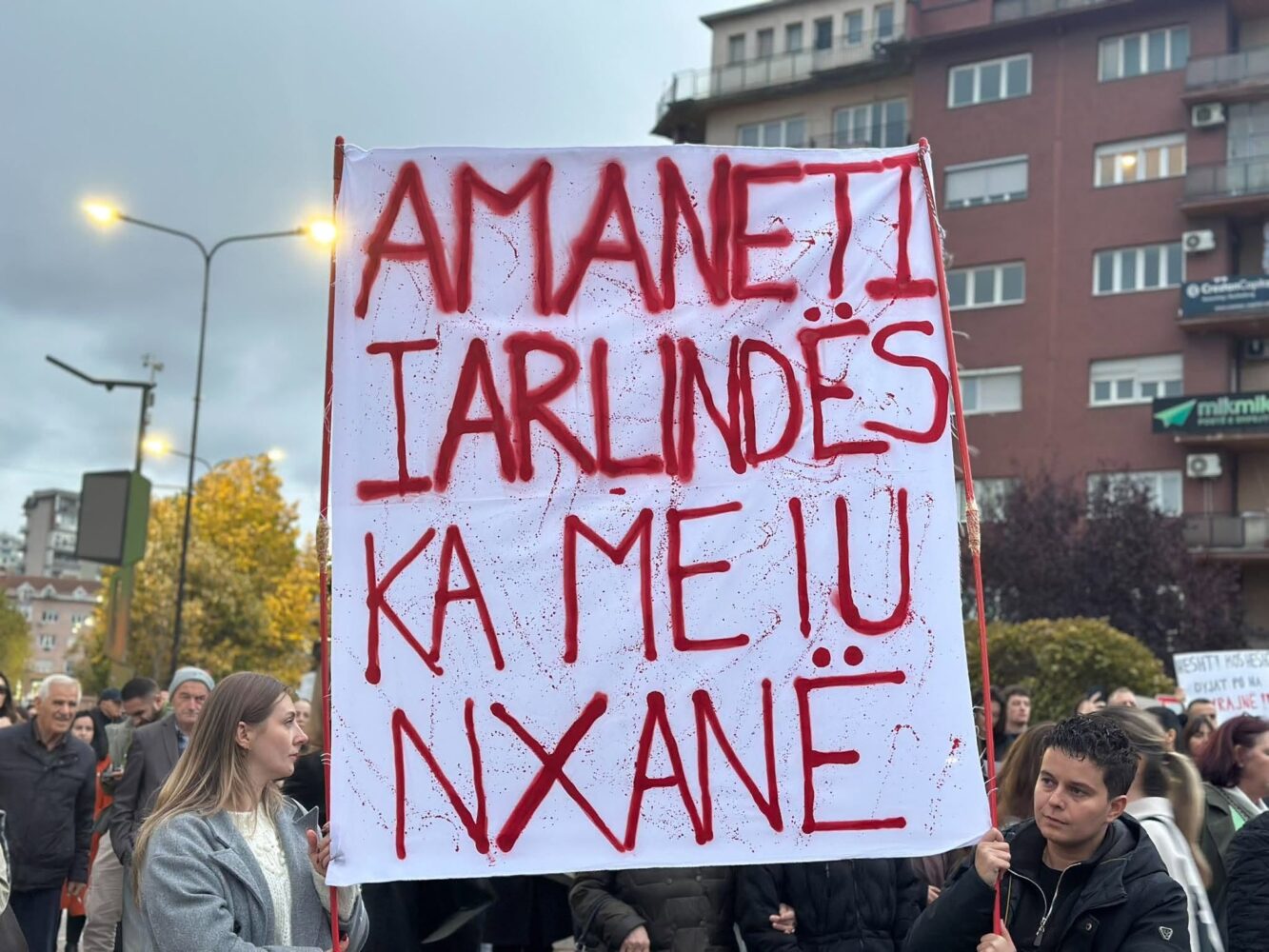  Marre  dhe  Drejtësi   protestuesit ndalen edhe para objektit të KPK së